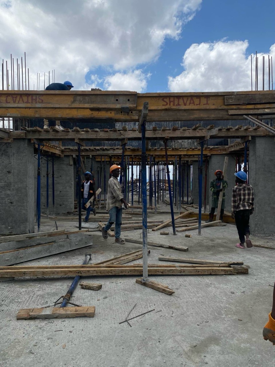 PINEX team working on concrete formwork