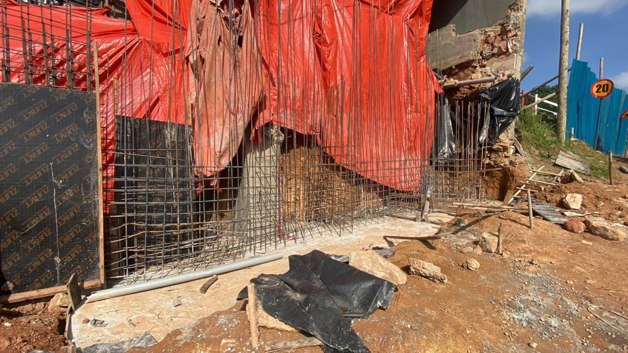Steel reinforcement along a building exterior